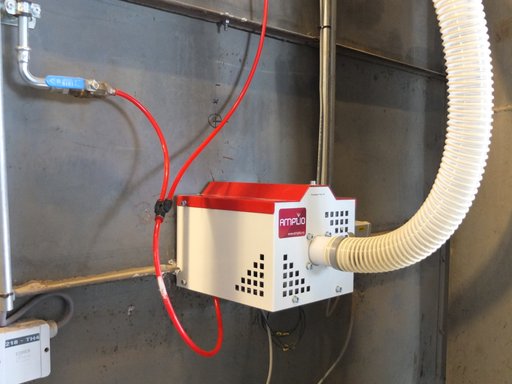 Sampler mounted in the grain dryer reaches 1.5 meters into the innermost sampling point. This takes samples of up to four sample points simultaneously for the best average.